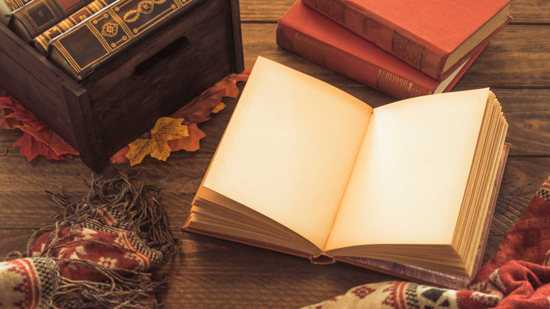 Livre ouvert sur table en bois